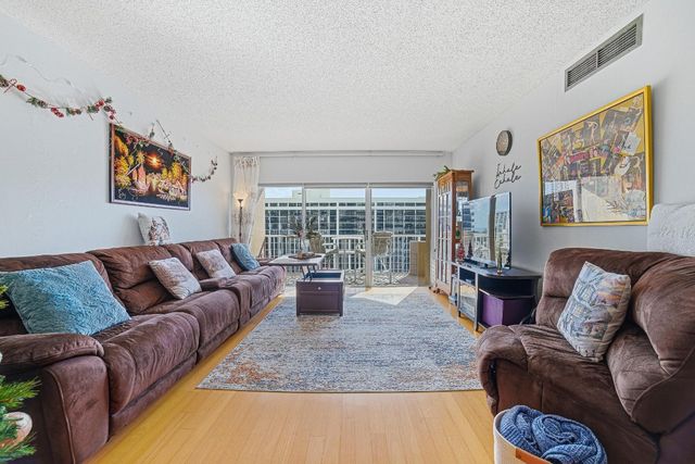 1985 S Ocean Drive 10G, Hallandale Beach, FL 33009