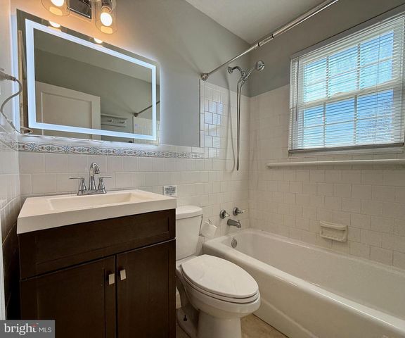 78 HAWTHORNE RD S, Middle River, MD 21220