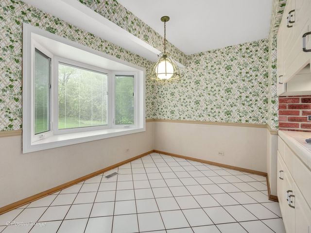 1903 Cheshire Lane, Wheaton, IL 60189