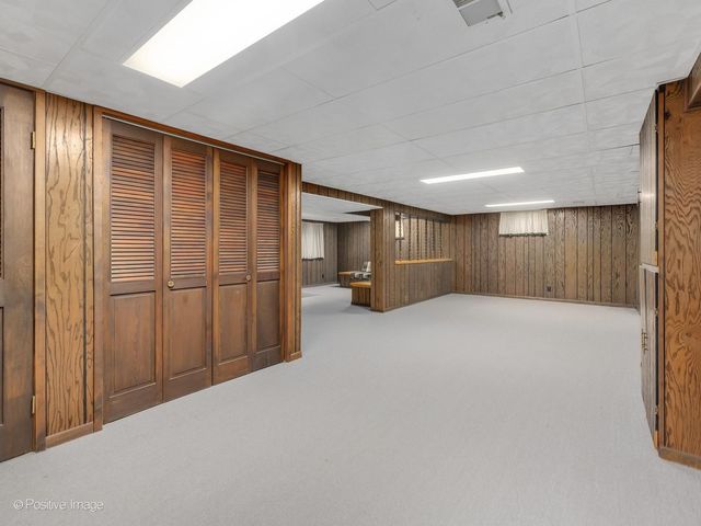 1903 Cheshire Lane, Wheaton, IL 60189