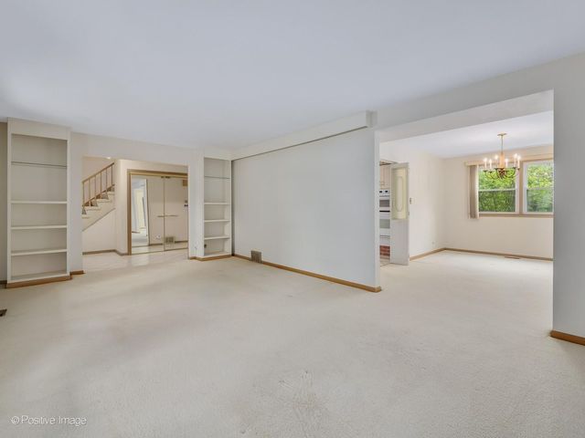 1903 Cheshire Lane, Wheaton, IL 60189