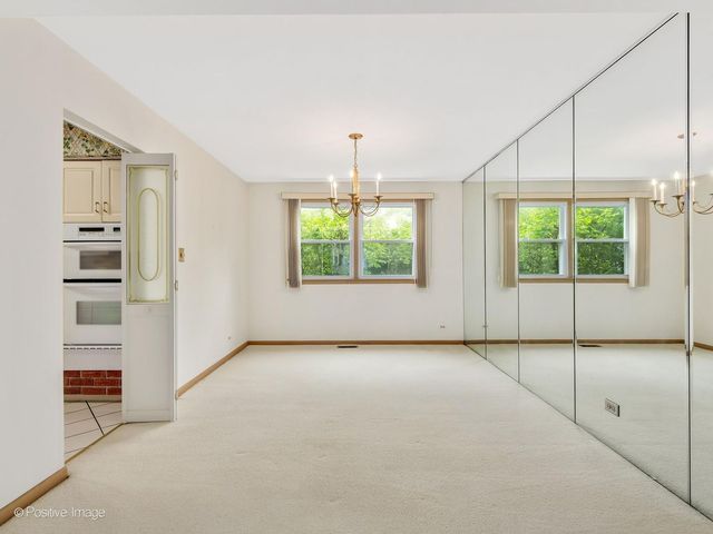 1903 Cheshire Lane, Wheaton, IL 60189
