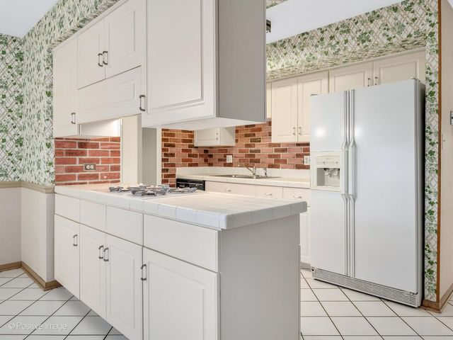 1903 Cheshire Lane, Wheaton, IL 60189