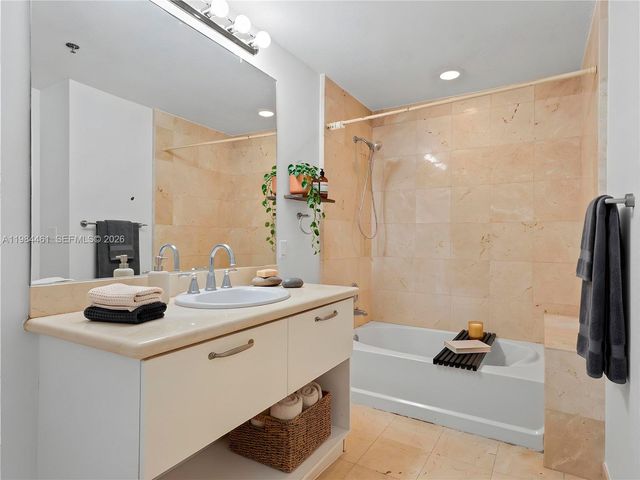 6515 Collins Ave 1610, Miami Beach, FL 33141