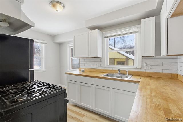 14725 Agnes Avenue, Eastpointe, MI 48021