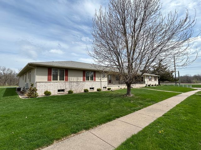 1233 47th Ave Court 16, East Moline, IL 61244
