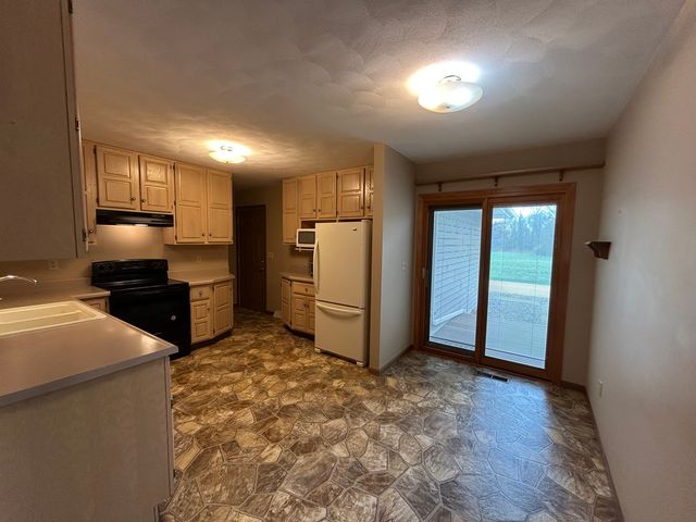 1233 47th Ave Court 16, East Moline, IL 61244
