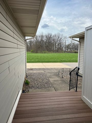 1233 47th Ave Court 16, East Moline, IL 61244