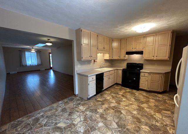 1233 47th Ave Court 16, East Moline, IL 61244