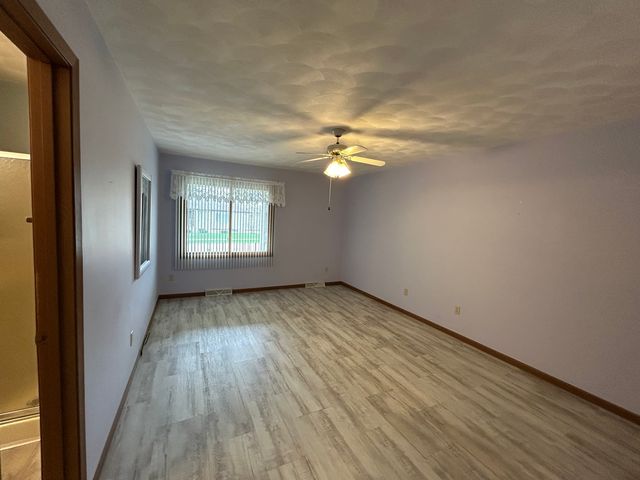 1233 47th Ave Court 16, East Moline, IL 61244