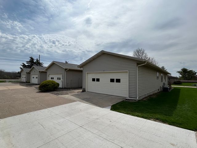 1233 47th Ave Court 16, East Moline, IL 61244