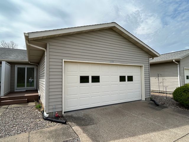 1233 47th Ave Court 16, East Moline, IL 61244