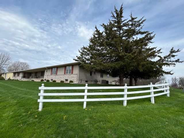 1233 47th Ave Court 16, East Moline, IL 61244