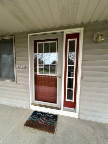1233 47th Ave Court 16, East Moline, IL 61244