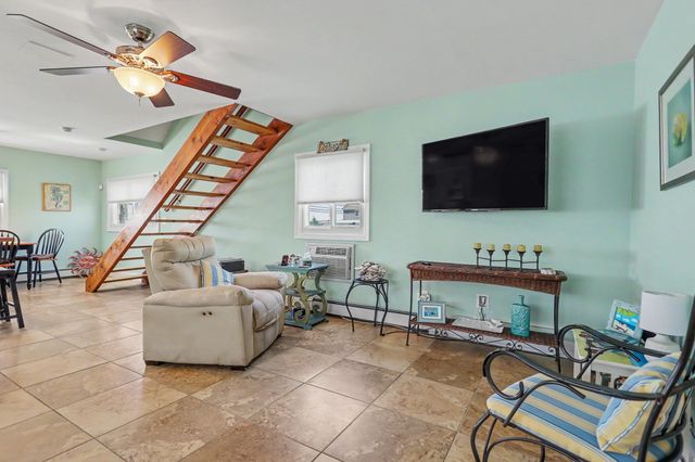 10 Liberty St, Salisbury, MA 01952