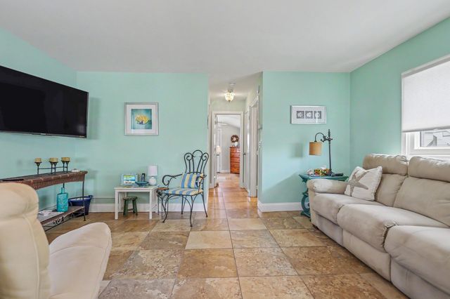 10 Liberty St, Salisbury, MA 01952