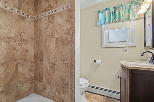 10 Liberty St, Salisbury, MA 01952