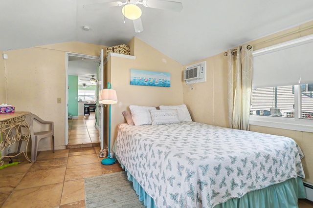 10 Liberty St, Salisbury, MA 01952