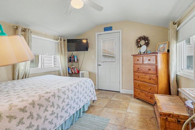 10 Liberty St, Salisbury, MA 01952