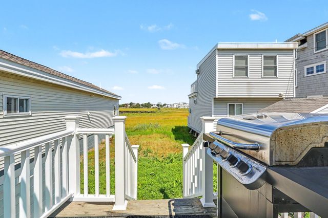 10 Liberty St, Salisbury, MA 01952