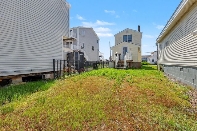 10 Liberty St, Salisbury, MA 01952