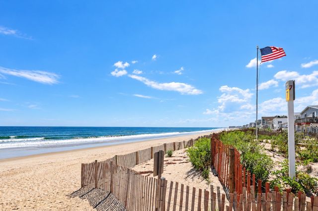 10 Liberty St, Salisbury, MA 01952