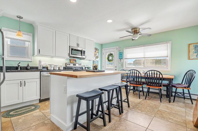 10 Liberty St, Salisbury, MA 01952