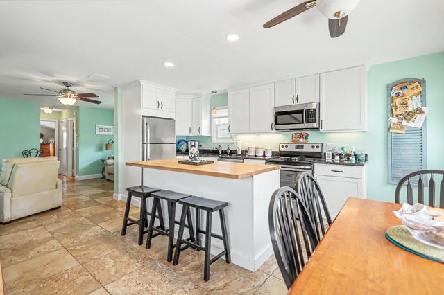 10 Liberty St, Salisbury, MA 01952