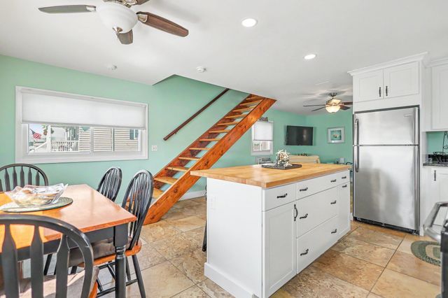 10 Liberty St, Salisbury, MA 01952