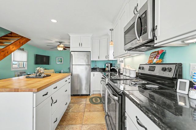10 Liberty St, Salisbury, MA 01952