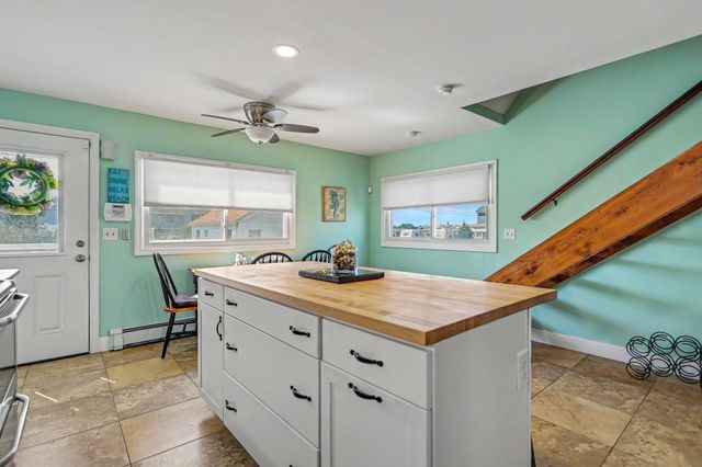10 Liberty St, Salisbury, MA 01952