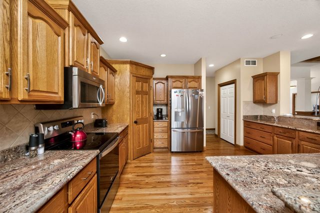 8130 Heather Bow Court, Johnston, IA 50131