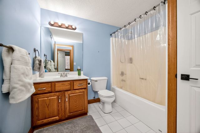 8130 Heather Bow Court, Johnston, IA 50131