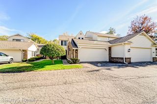 7159 Creeks Crossing, West Bloomfield, MI 48322