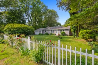 4 Hillside Road, Old Lyme, CT 06371