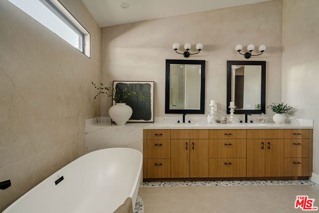 3021 Kelton Avenue, Los Angeles, CA 90034