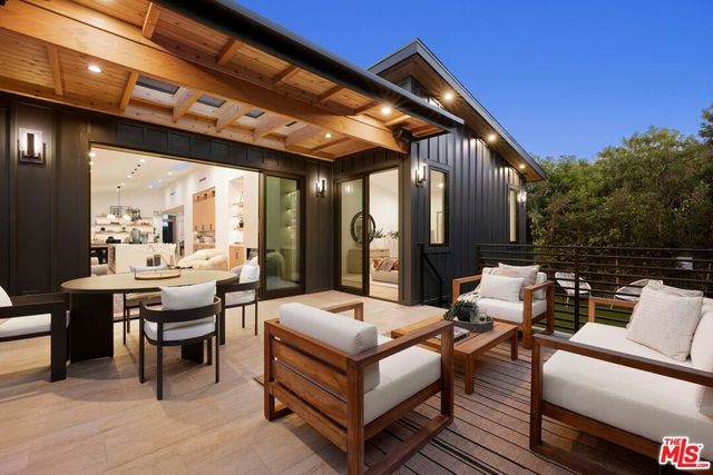 3021 Kelton Avenue, Los Angeles, CA 90034