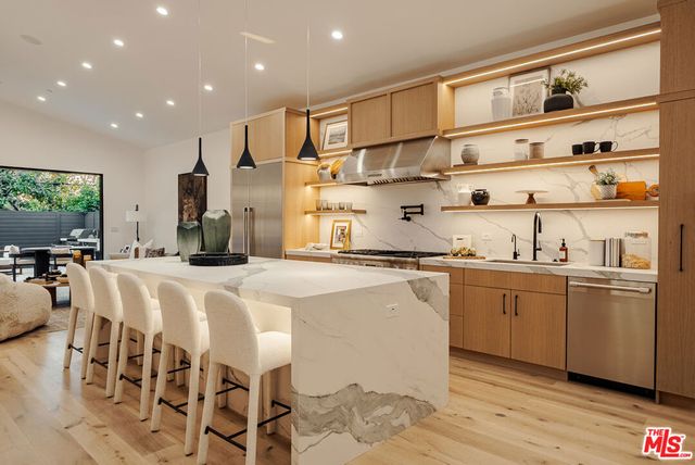 3021 Kelton Avenue, Los Angeles, CA 90034