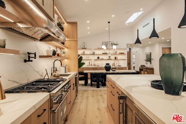 3021 Kelton Avenue, Los Angeles, CA 90034