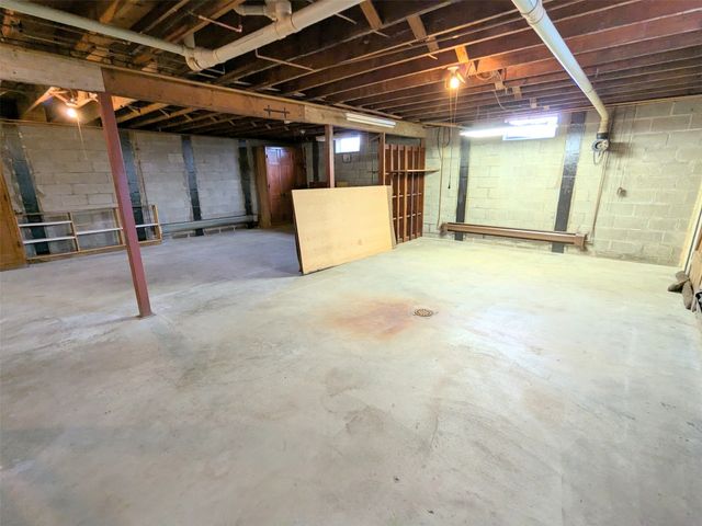 7081 W LAKE Road, Fairview, PA 16415