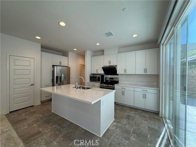 7018 Aloe Ln, Fontana, CA 92336