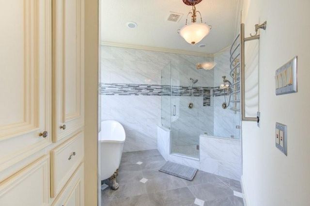 122 Vieux Carre Drive, Houston, TX 77009