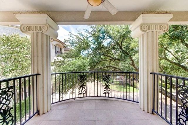 122 Vieux Carre Drive, Houston, TX 77009