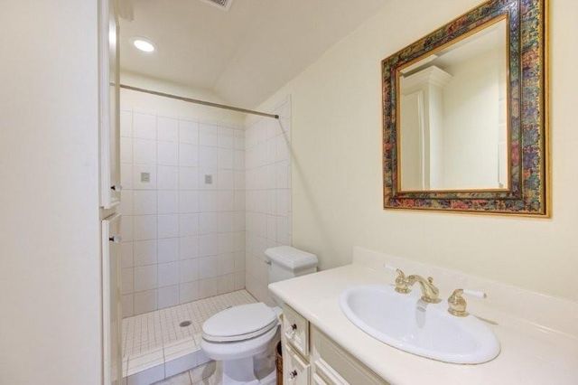 122 Vieux Carre Drive, Houston, TX 77009