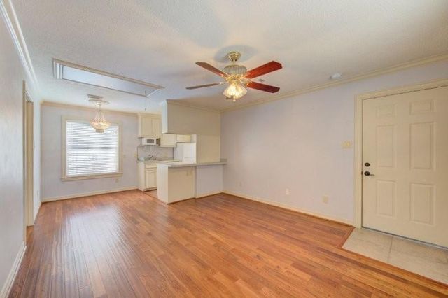 122 Vieux Carre Drive, Houston, TX 77009