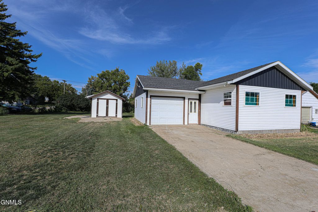 316 Main Street, Wing, ND 58494