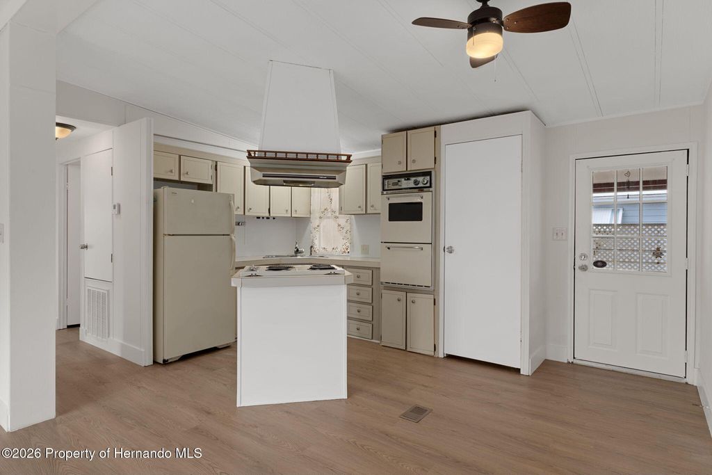 8425 Mohican Avenue, Brooksville, FL 34613