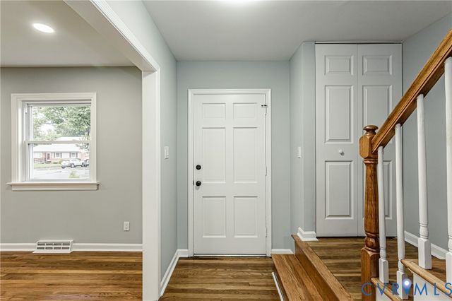 9305 Crystalwood Ln, Henrico, VA 23294