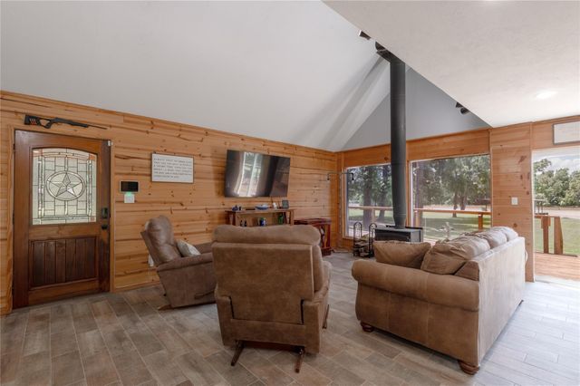 172 Lake Drive, Trinity, TX 75862