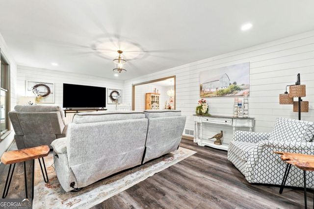 290 Sharptop Ridge Road, Jasper, GA 30143